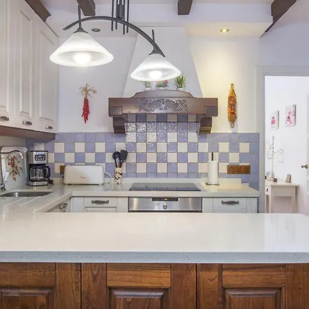 Yukas * Μαρμπέλλα